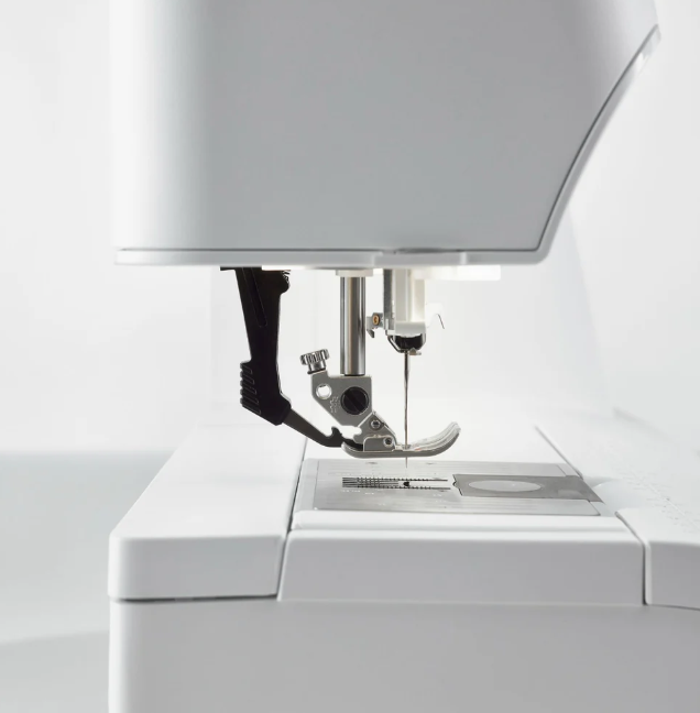 **CLOSE-OUT* Pfaff Expression ™ 710 SE Sewing Machine
