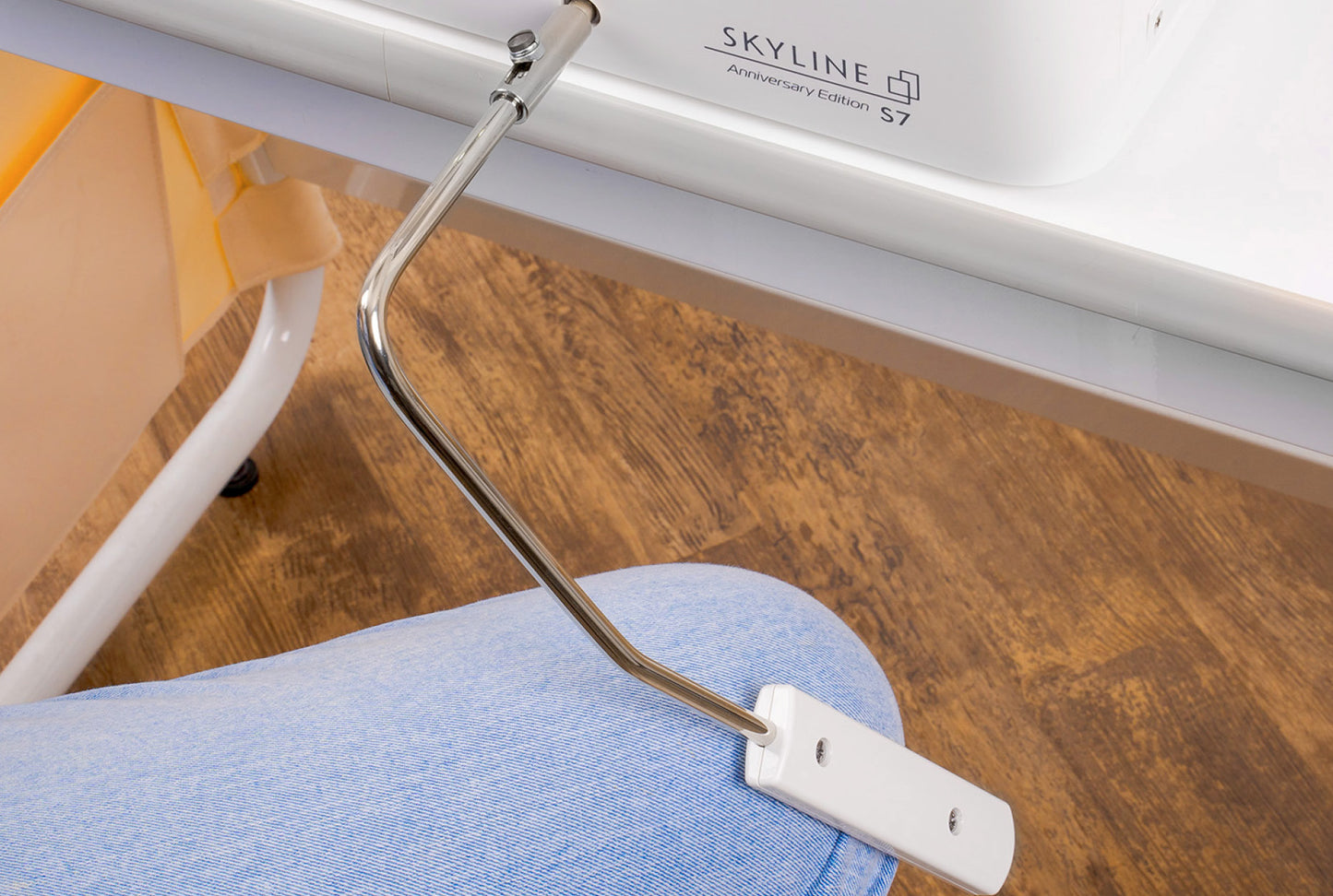 Janome Skyline S7 AE Anniversary Edition Quilting & Sewing Machine – Bonus Accessories Included